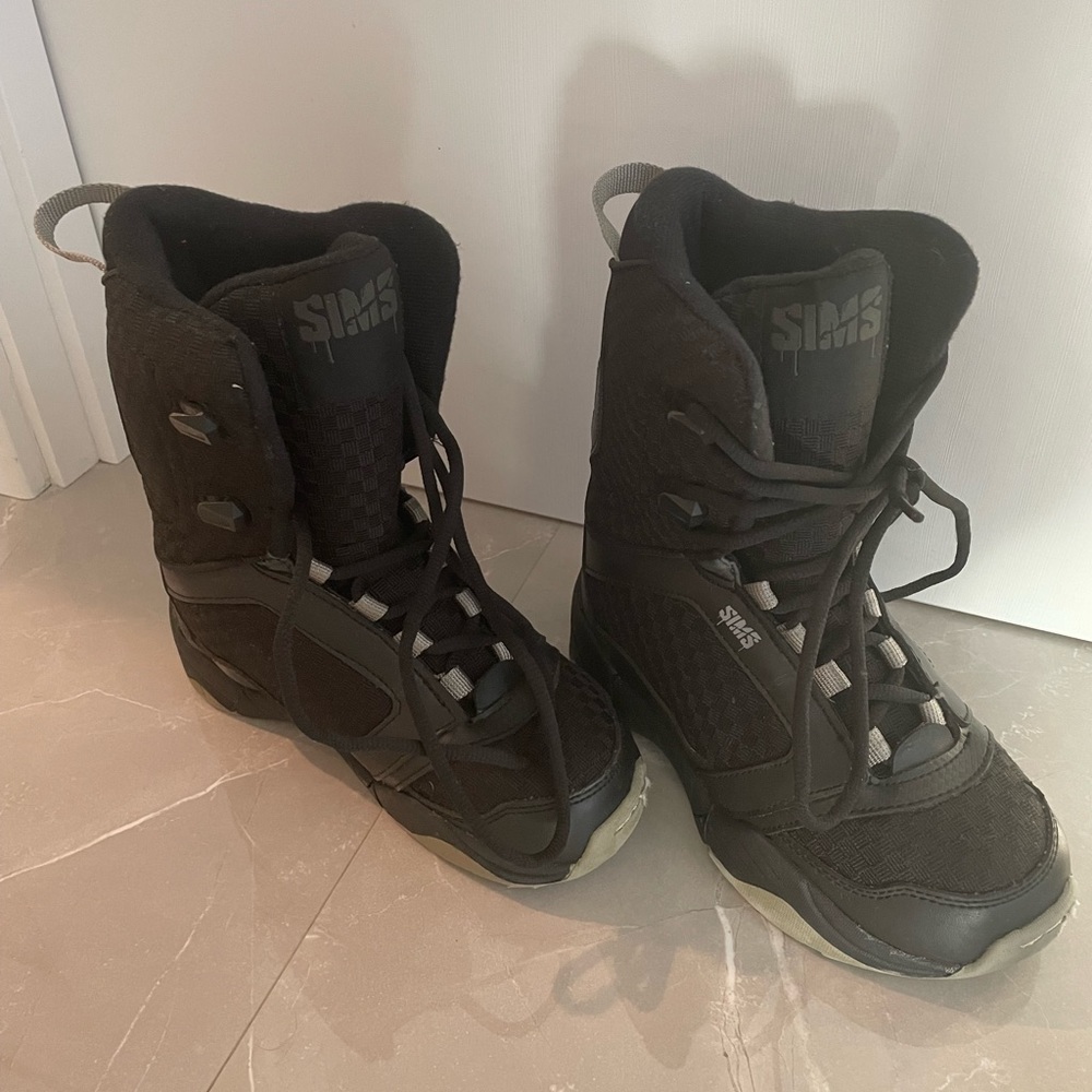 Sims boys snow board boots